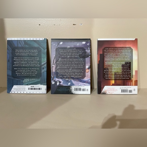 Legend series (Legend Prodigy Champion) graphic novel series signed by Marie Lu - Picture 5 of 6